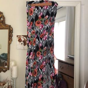 Floral maxi skirt with side slit